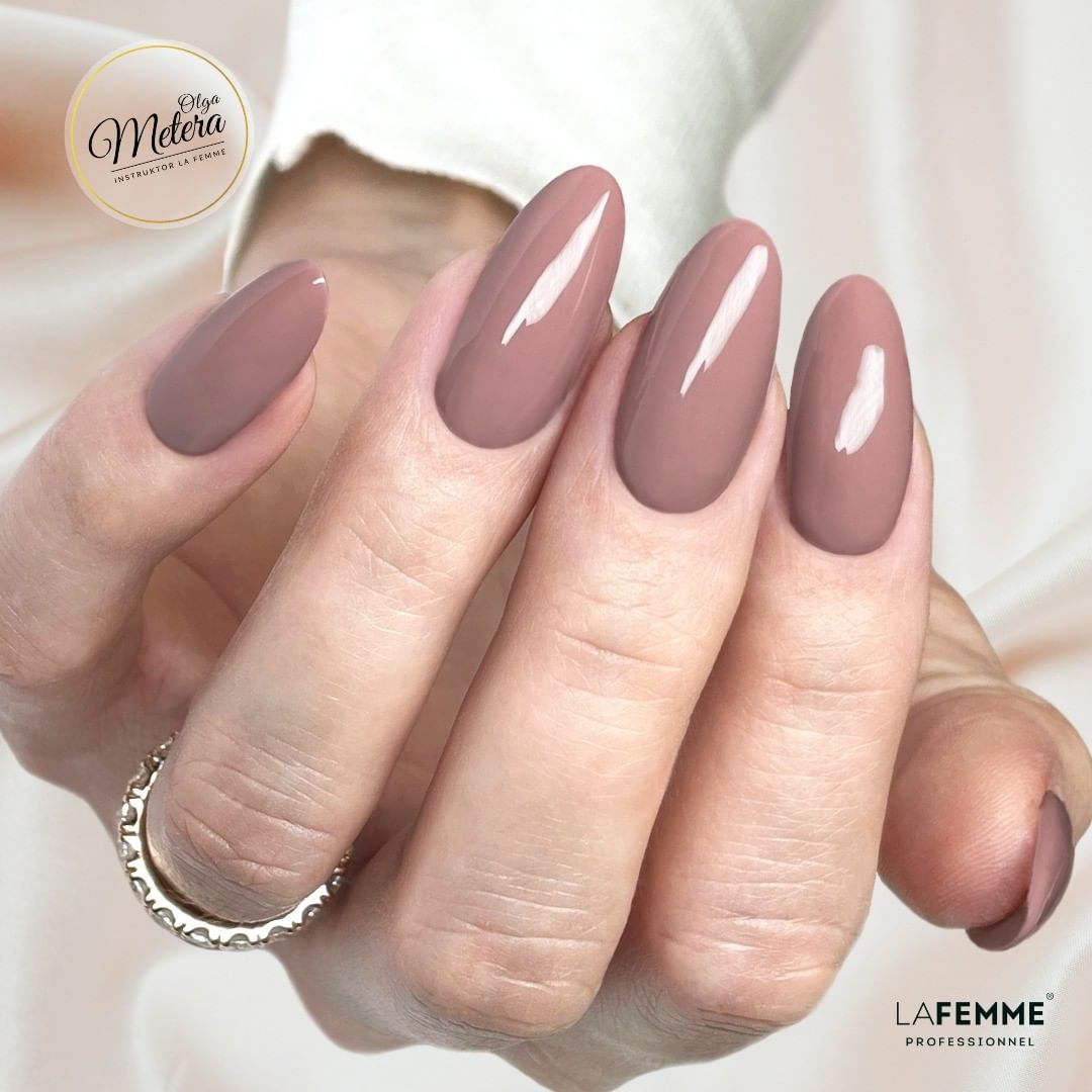 Uñas nude H139 manicura semipermanente salón
