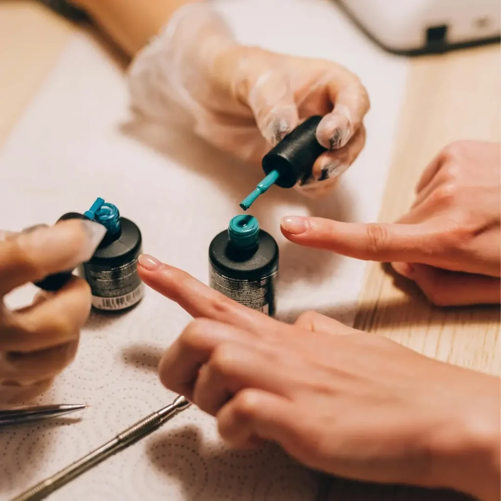 Regulaciones Cosméticas en Esmaltes Semipermanentes: Todo sobre el TPO y la Normativa Europea