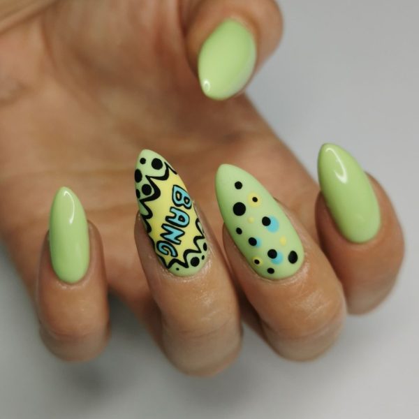 Uñas verde pastel