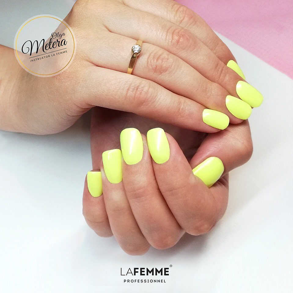 Esmalte semipermanente amarillo H166 La Femme Professionnel
