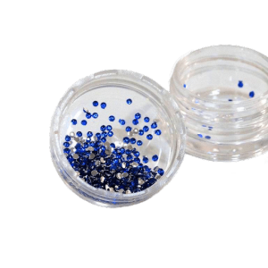 Piedras Azul Uñas es un kit de nail art formado por  diferentes piedras de cristal  de forma redonda, de color azul y mismo diámetro.